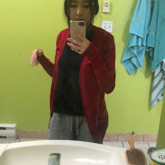 A red vests - Picture 3 of 4